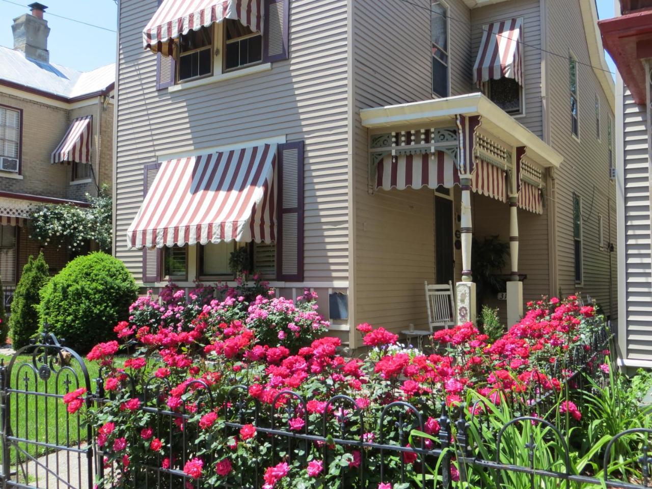 Weller Haus Bed, Breakfast & Event Center Bed & Breakfast Bellevue Exterior photo